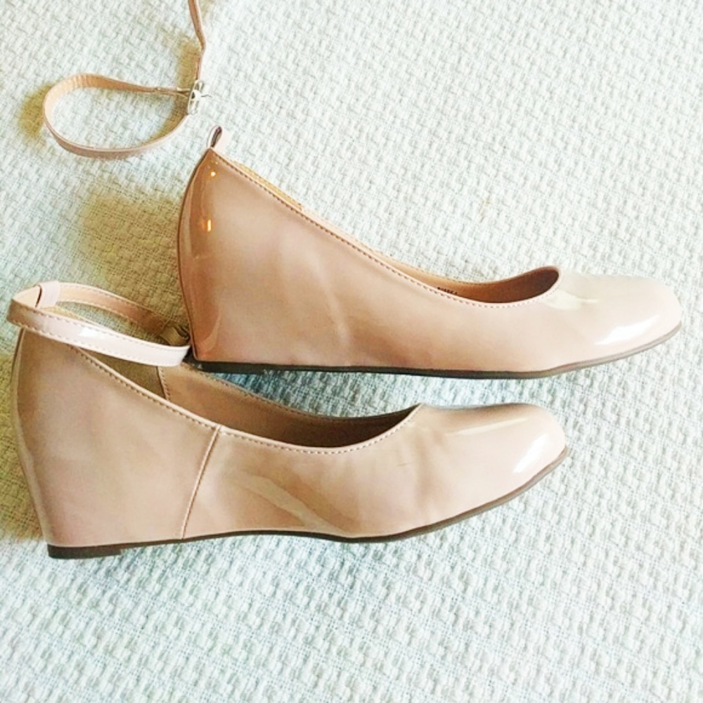 Nude Wedge  Pumps